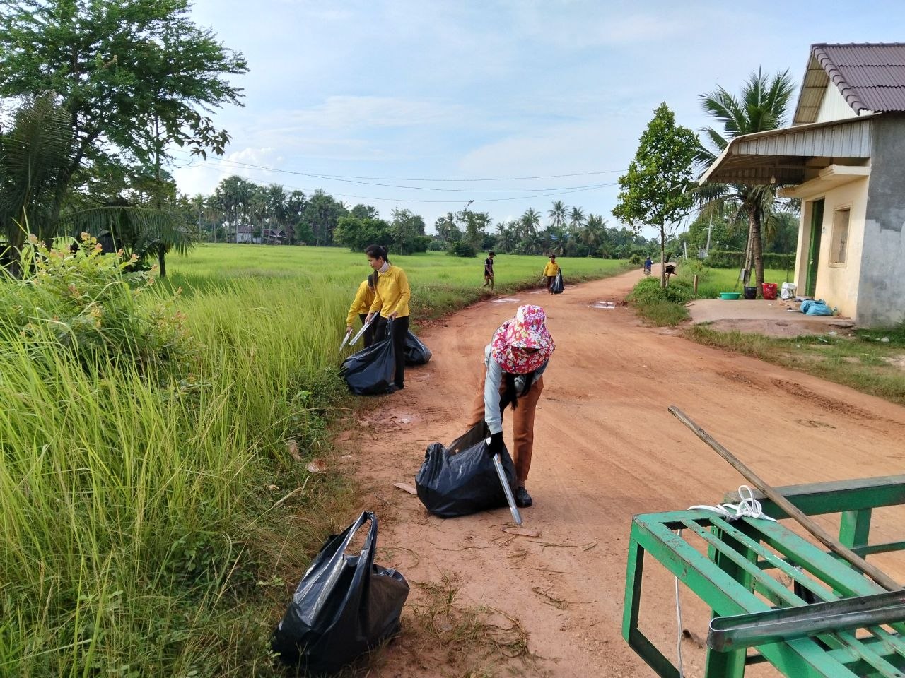 Kampot Stay Nature Cleaning Activity